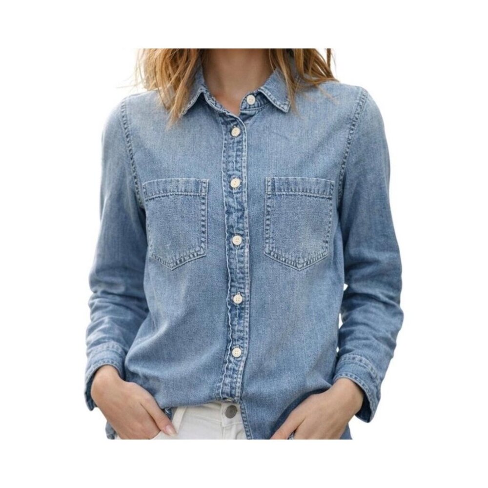 J. Crew Lightweight Classic Chambray Shirt Cotton Button Up Light Blue Sz 2